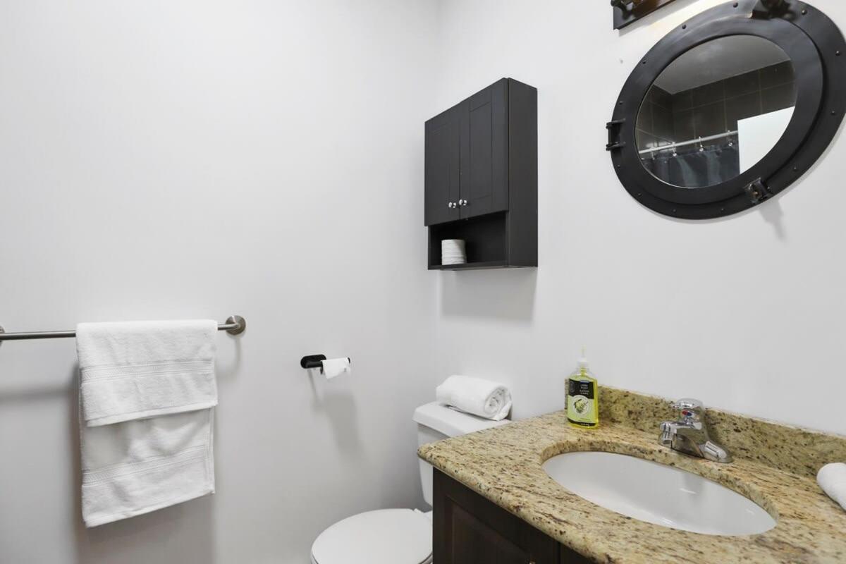 M11 The Star Wars Suite 3Br Downtown มอนทรีอัล ภายนอก รูปภาพ